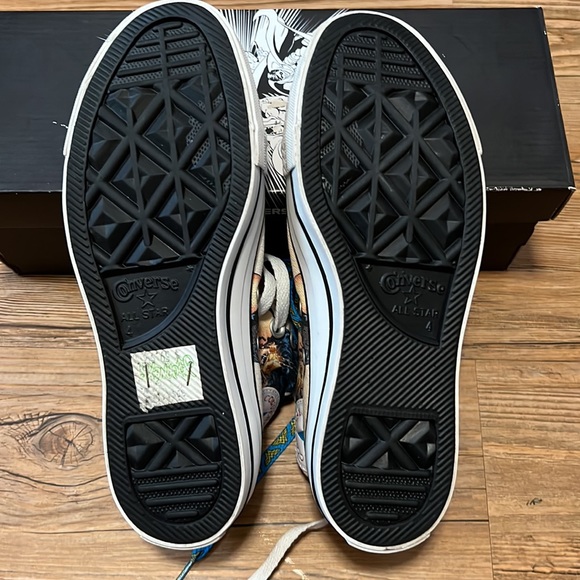 Wonder Woman Converse High Top Sneakers - M4/W6 - Picture 7 of 11